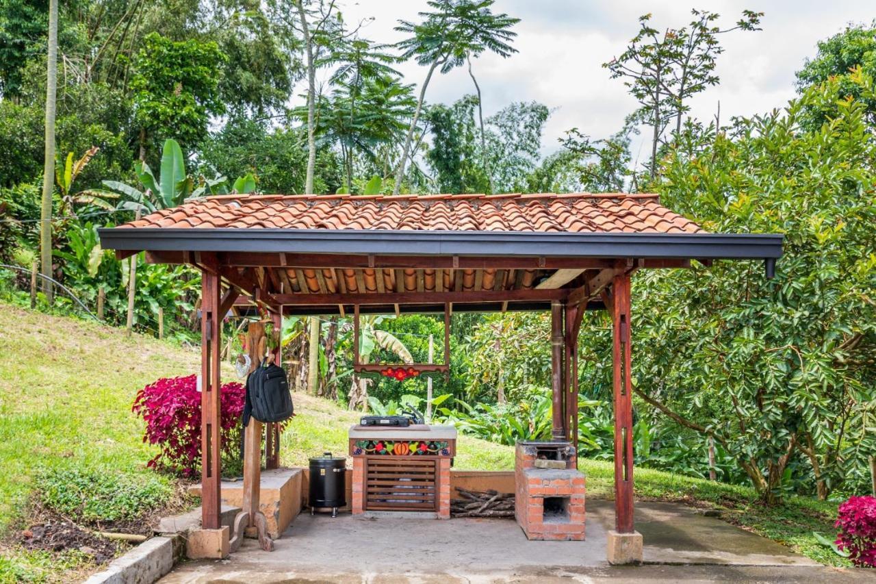 Agradable Cabana Cafetera Con Jacuzzi A 12 Min Del Centro De 佩雷拉 外观 照片