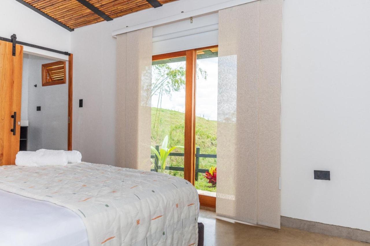 Agradable Cabana Cafetera Con Jacuzzi A 12 Min Del Centro De 佩雷拉 外观 照片